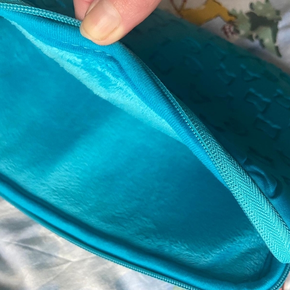 Marc Jacob's Computer Case - Picture 4 of 4